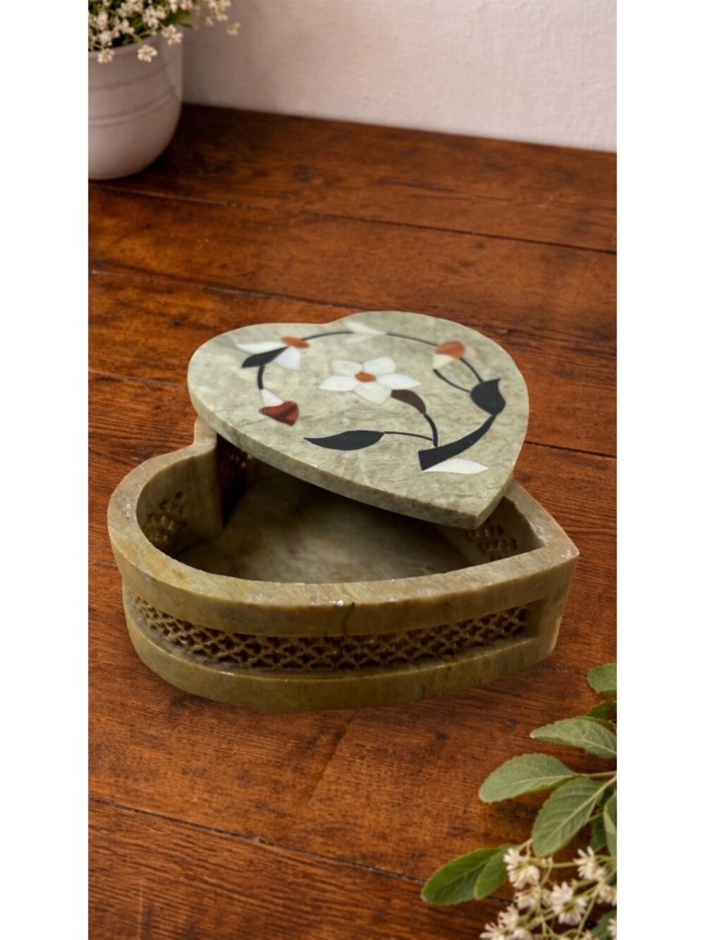 Vintage Heart Shaped Stone Trinket Box Floral Inlay Crowning Touch Collection - Picture 3 of 6